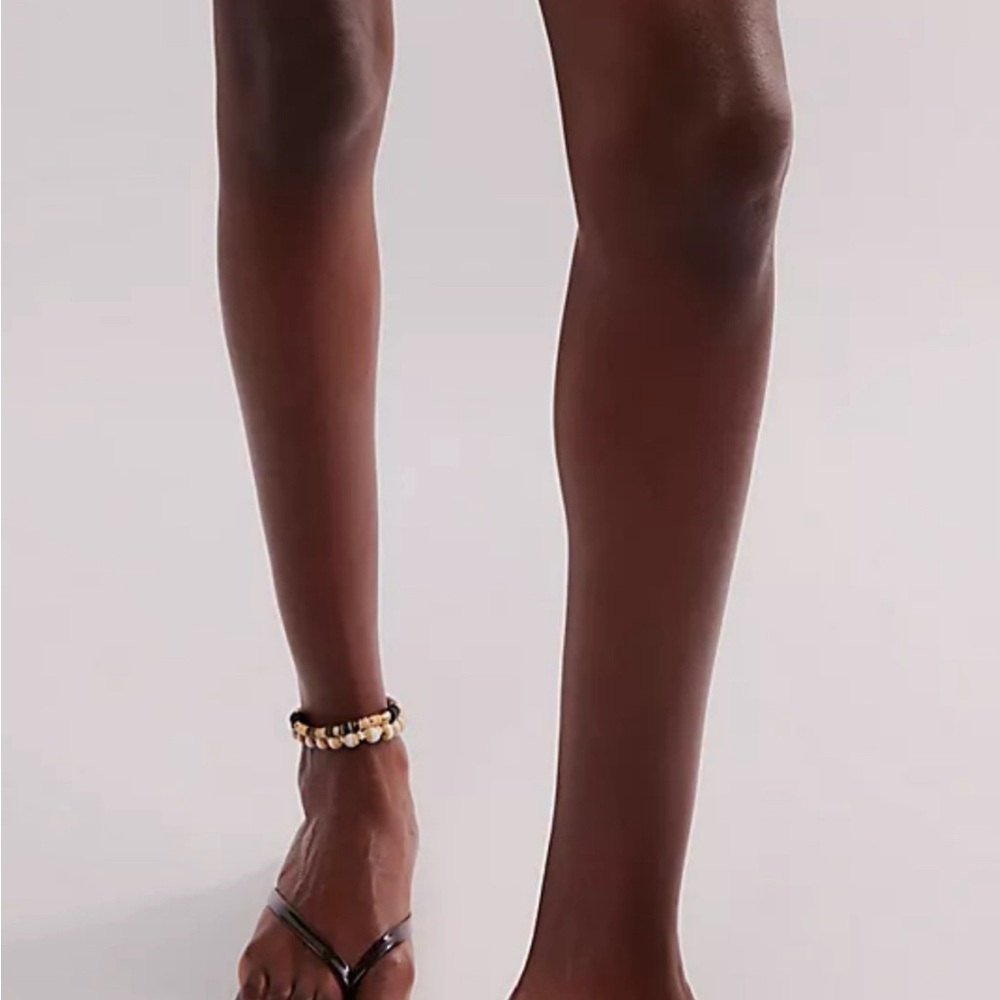 Gorgeous, Free People Around Town thong flip flops❤️ - Picture 6 of 8
